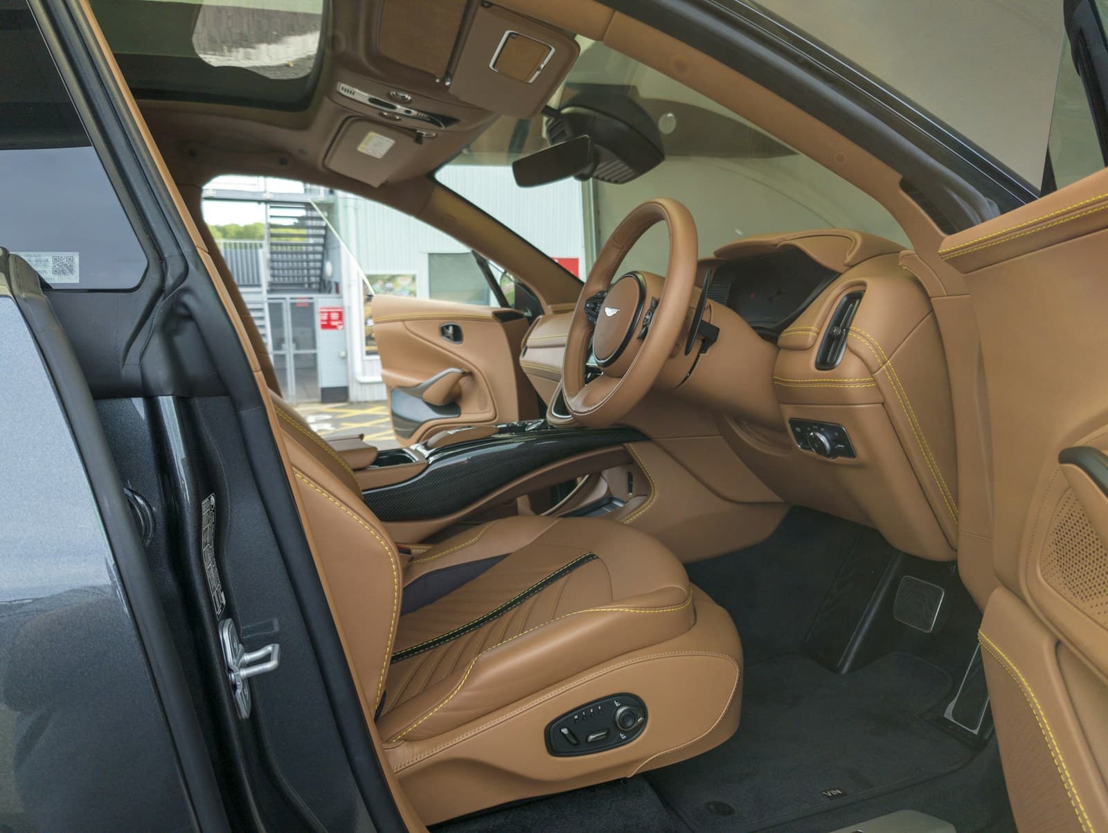 Aston Martin DBX: 5