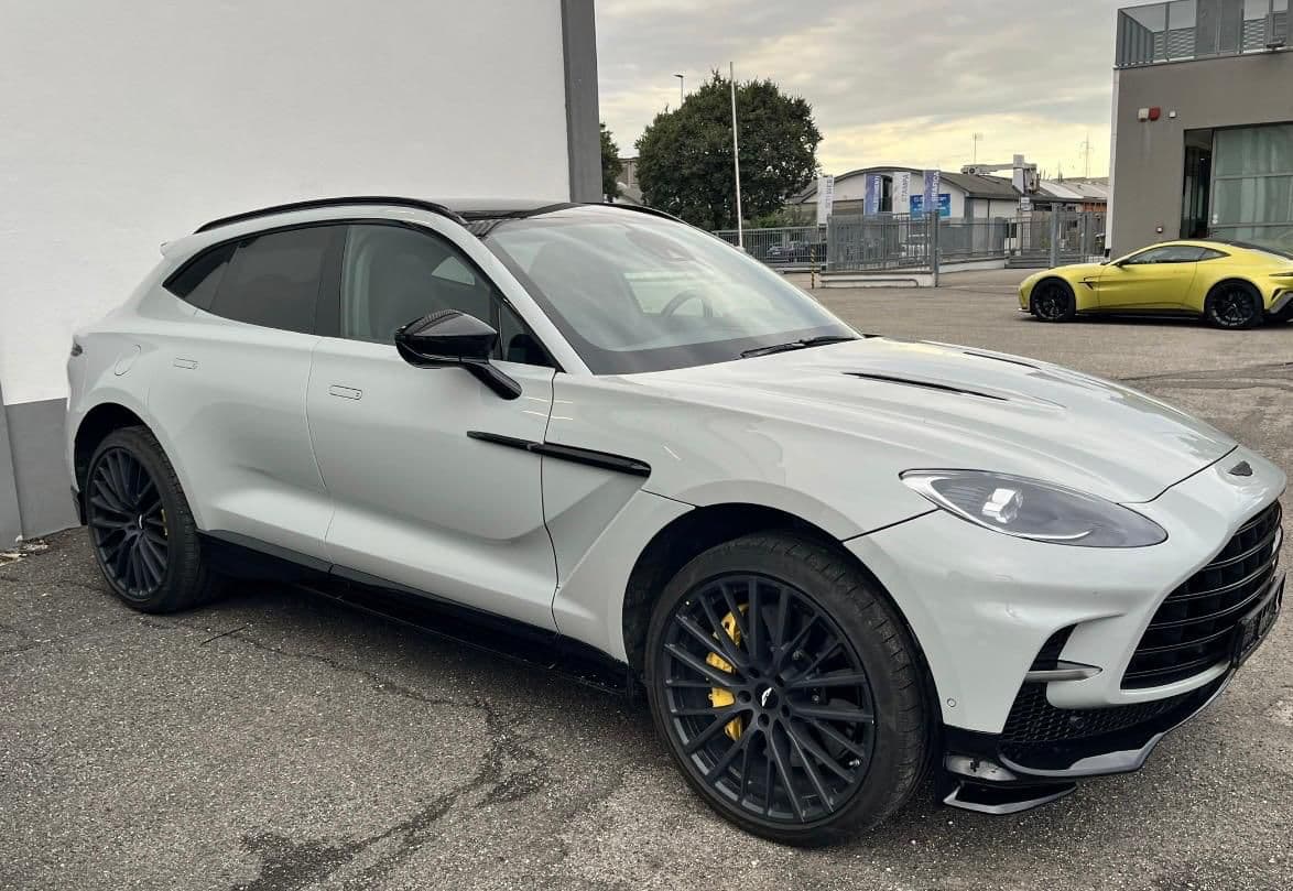 Aston Martin DBX: 2