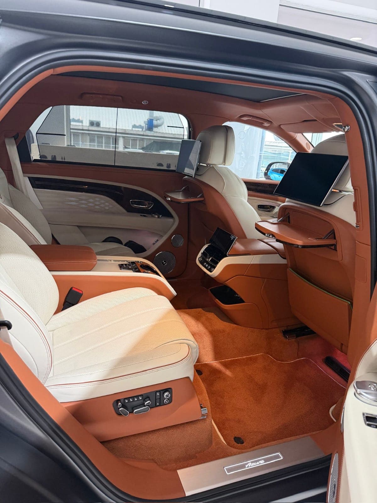 Bentley Bentayga: 4