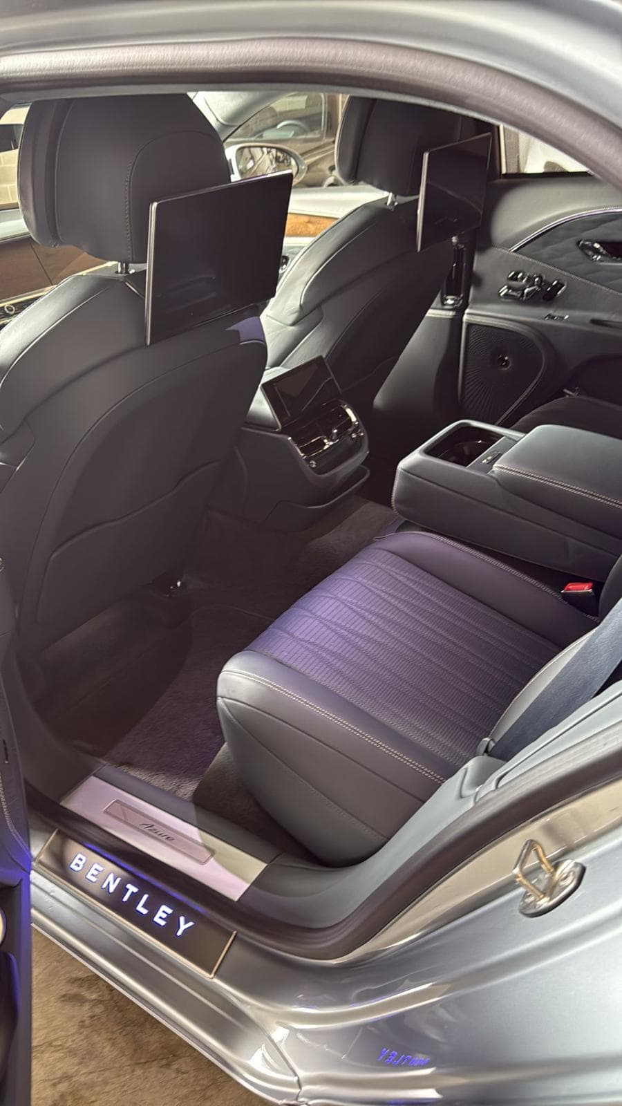 Bentley Flying Spur: 4