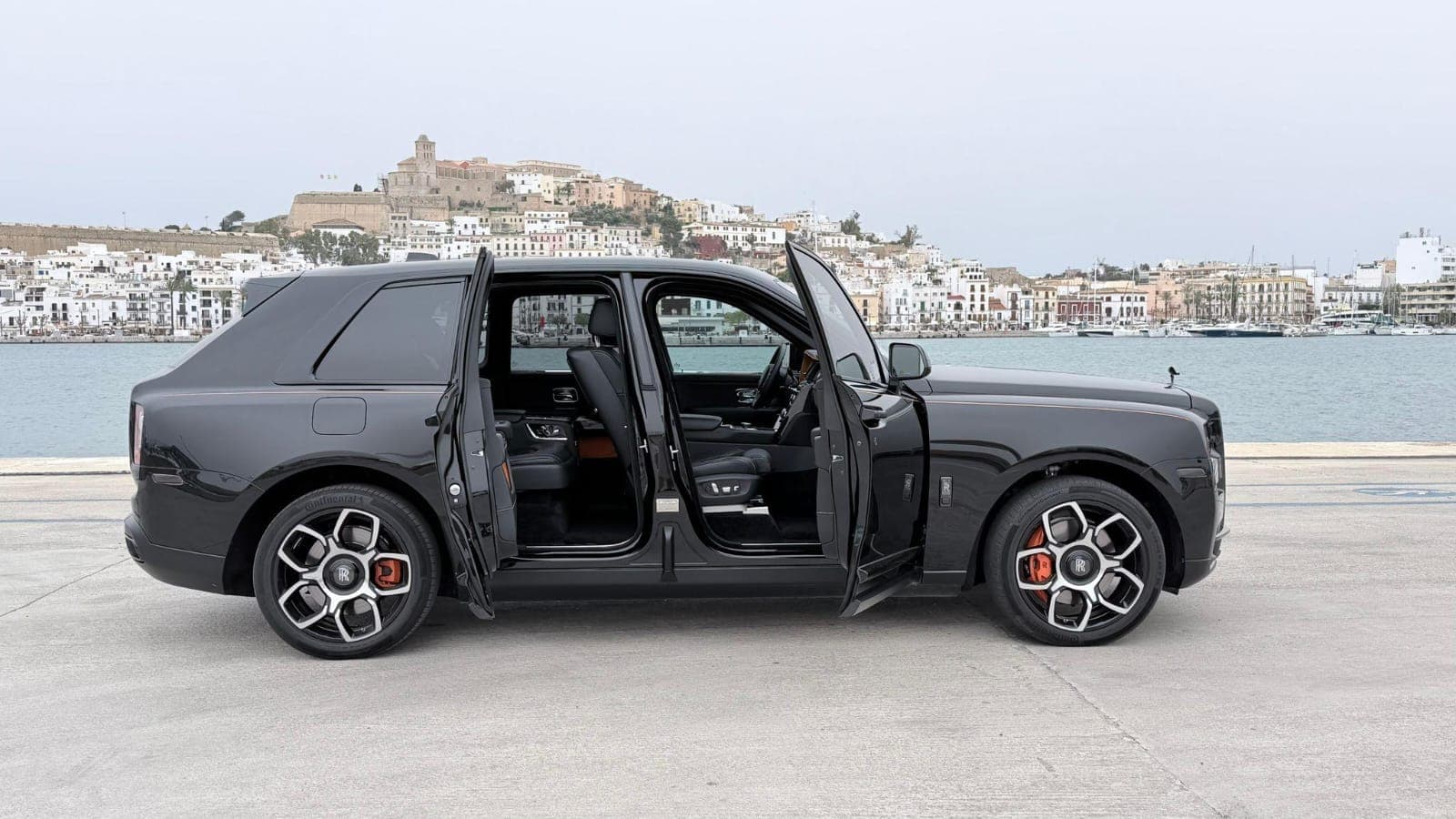 Rolls-Royce Cullinan: 4