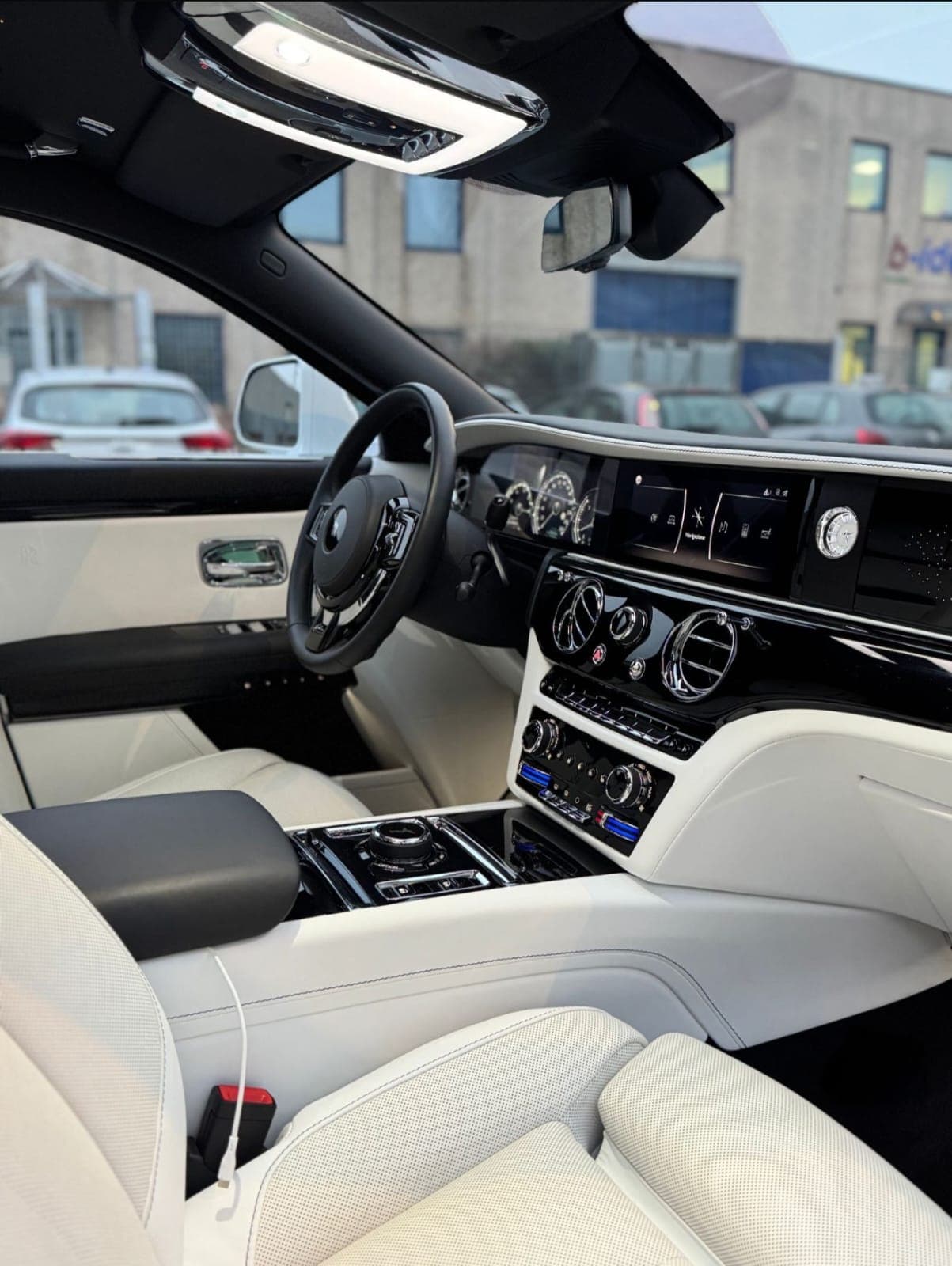 Rolls-Royce Ghost: 6