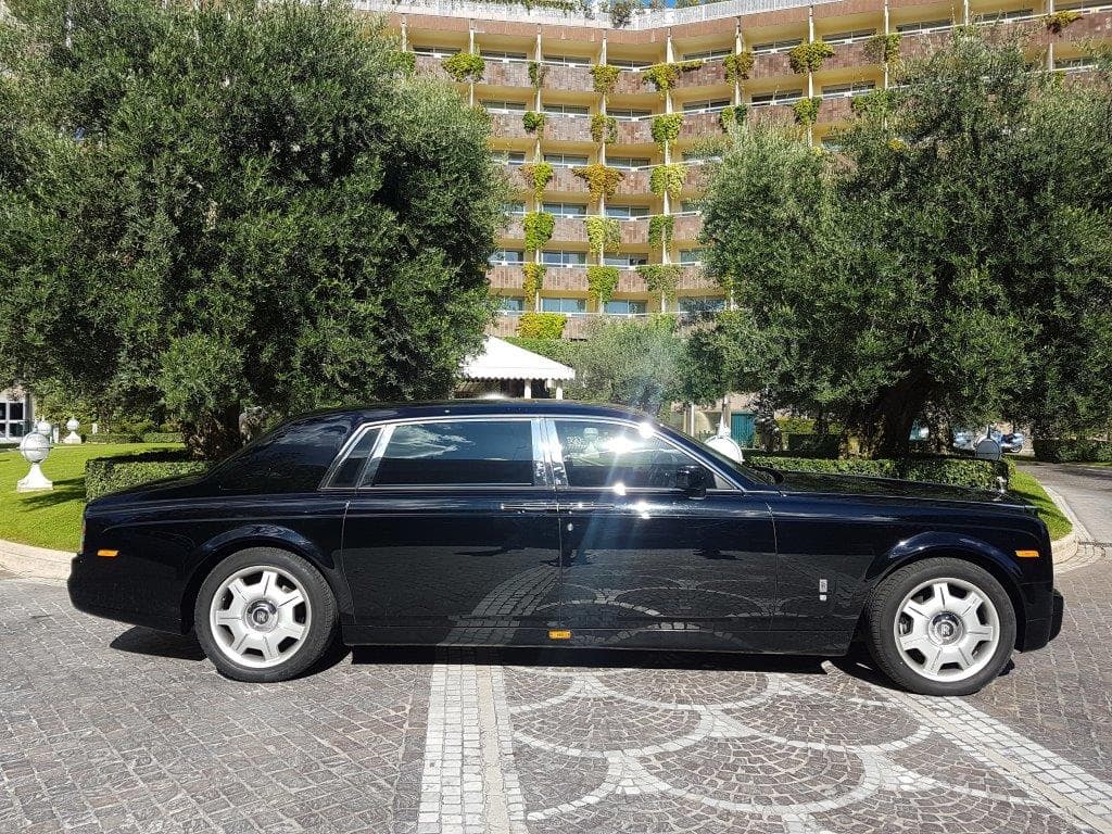 Rolls-Royce Phantom: 2