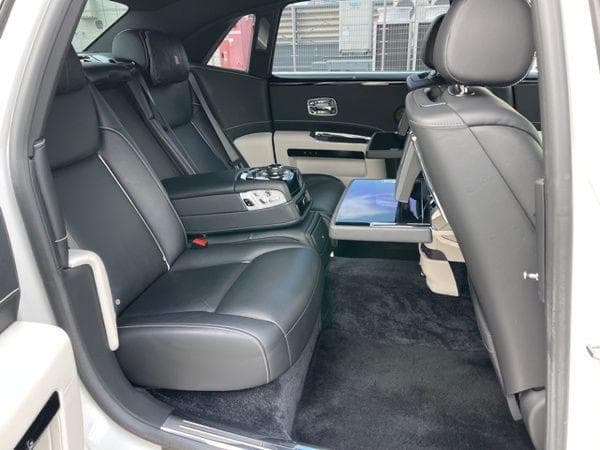 Rolls-Royce Phantom: 6